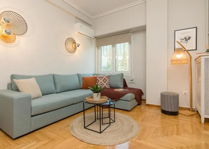Spacious 2 Bedroom Apartment In Koukaki