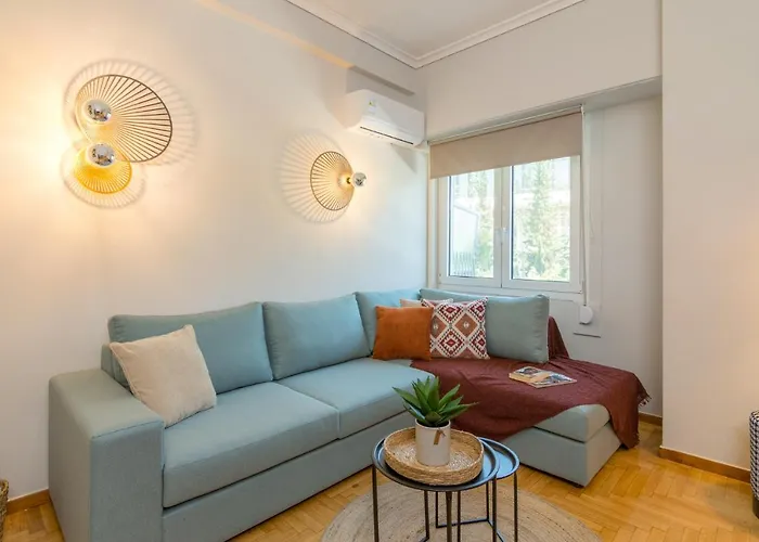 Spacious 2 Bedroom Apartment In Koukaki