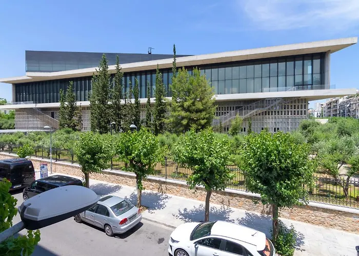 Spacious 2 Bedroom Apartment In Koukaki