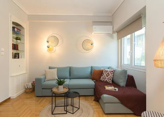 Spacious 2 Bedroom Apartment In Koukaki