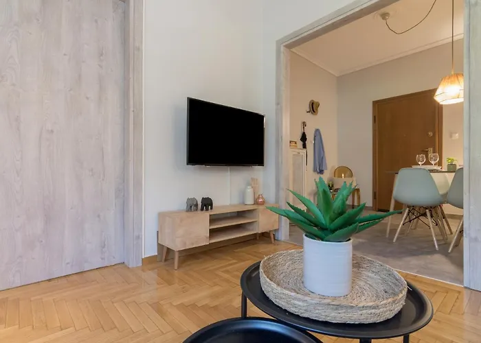Spacious 2 Bedroom Apartment In Koukaki